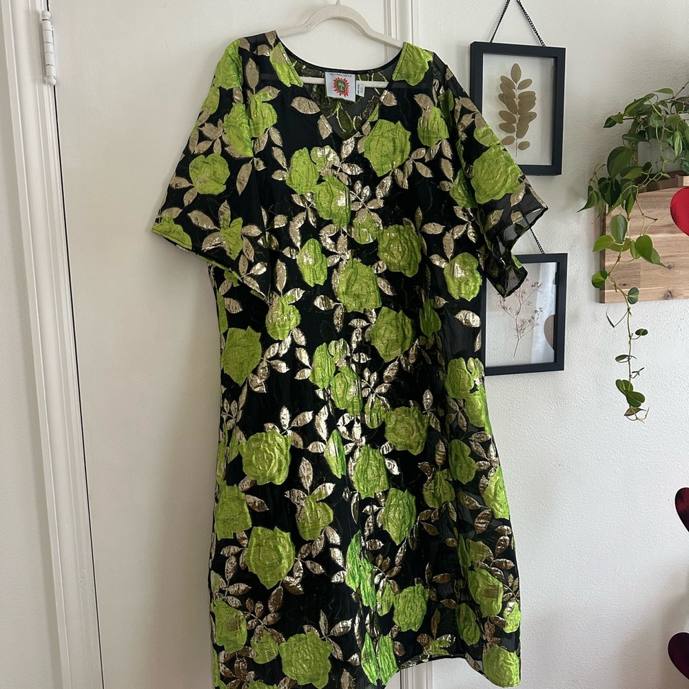 Chic Black and Green Floral Midi Dress